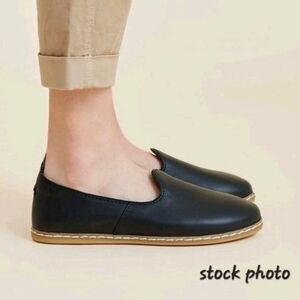 Charix Black Leather Slip On Flats Women US 9 Comfort Travel Classic Minimalist